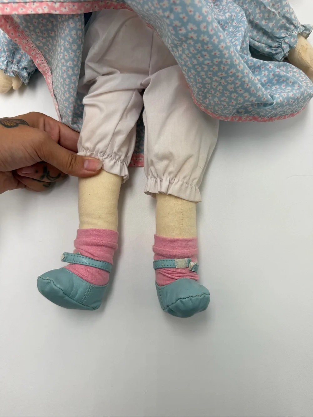 Vintage Dolls By Pauline Blonde Cloth Rag Doll Blue Pink Floral Dress 18 Inch